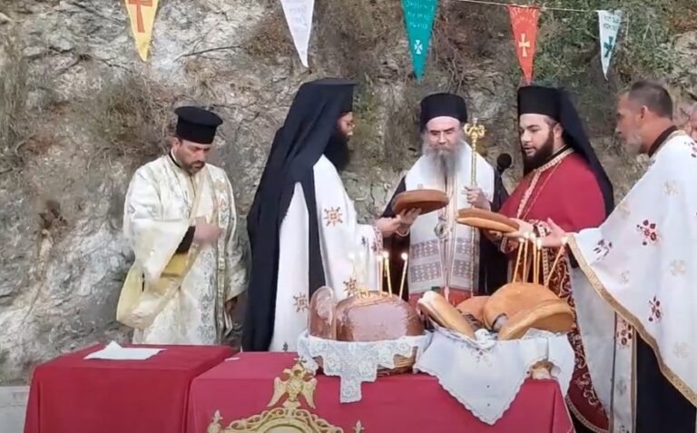 Με λαμπρότητα ο Εσπερινός του Αγίου Παντελεήμονα στη Γαλάνη