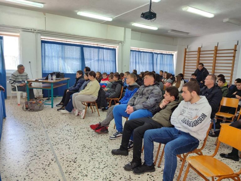 Επίσκεψη του ποιητή – συγγραφέα Κώστα Ταβουλτζίδη στο Γυμνάσιο Τοξοτών