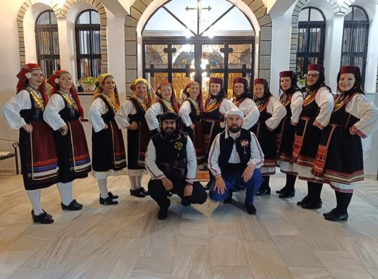 Σε Χριστουγεννιάτικους ρυθμούς το Εργαστήρι Παραδοσιακών Χορών Αγίου Αθανασίου