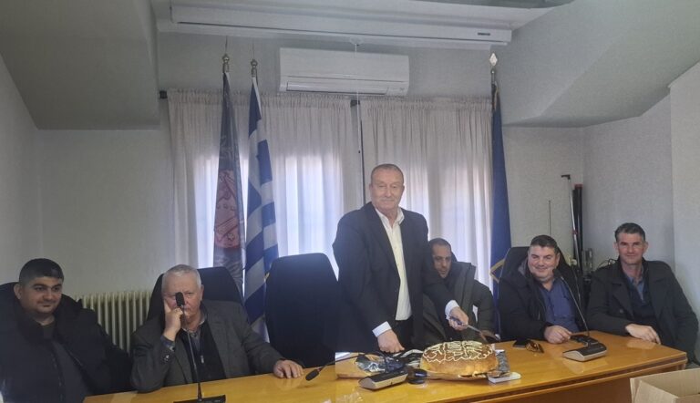 Δήμος Τοπείρου – Σε ζεστό κλίμα η κοπή πίτας των Δημοτικών υπαλλήλων